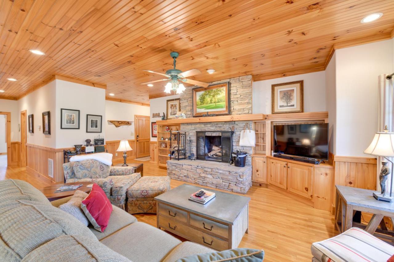 Inviting Cashiers Condo Deck And Golf Course Views! Exterior photo